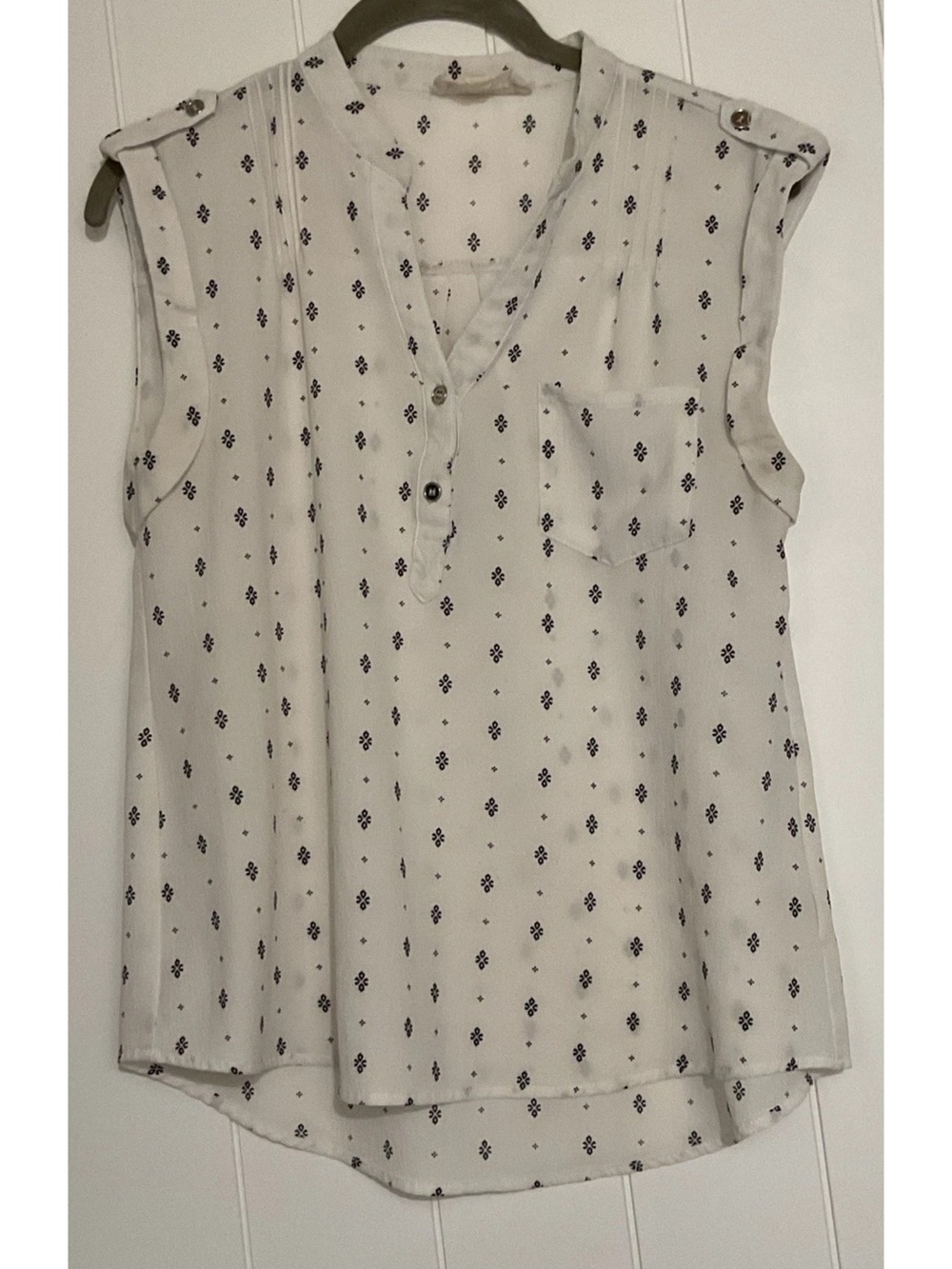 Sweet Wanderer L Cream Sleeveless Henley Tank with Black Motif